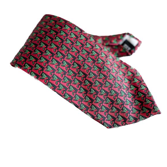 Vintage Hallmark 100% silk twill holiday holly pattern tie necktie Christmas - Picture 1 of 5
